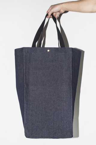 Illustration for article titled Fashion Scavenger Hunt: Help Me Find a Non-Ugly, Inexpensive Giant Tote Bag